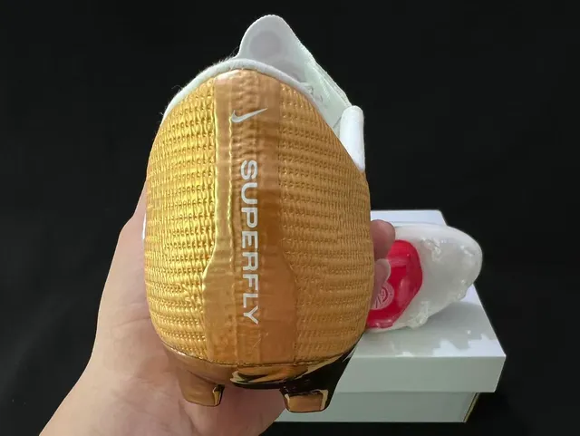 Nike Doré Rouge Métallique Tricot Haut Swoosh Accent Terrain Ferme Chaussures de Football 3