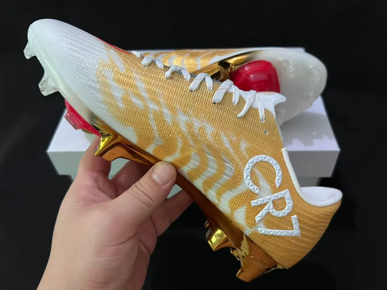 Nike Doré Rouge Métallique Tricot Haut Swoosh Accent Terrain Ferme Chaussures de Football 4