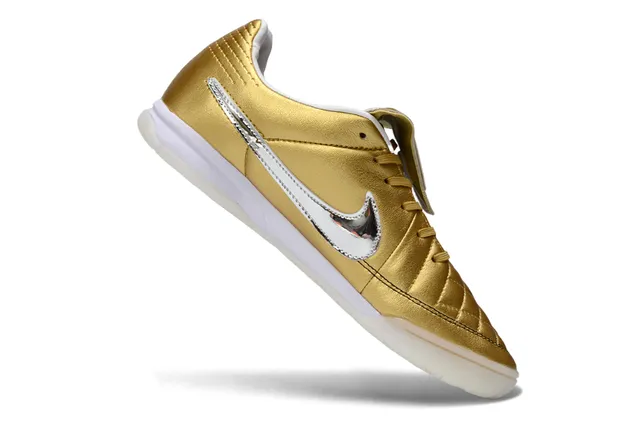 Nike Chaussures de soccer indoor en cuir doré argenté métallique avec orteil matelassé 2