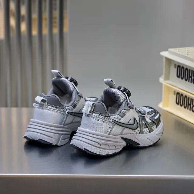 Nike Gray Silver Silhouette Boa Dial Closure Chunky Sneakers 21