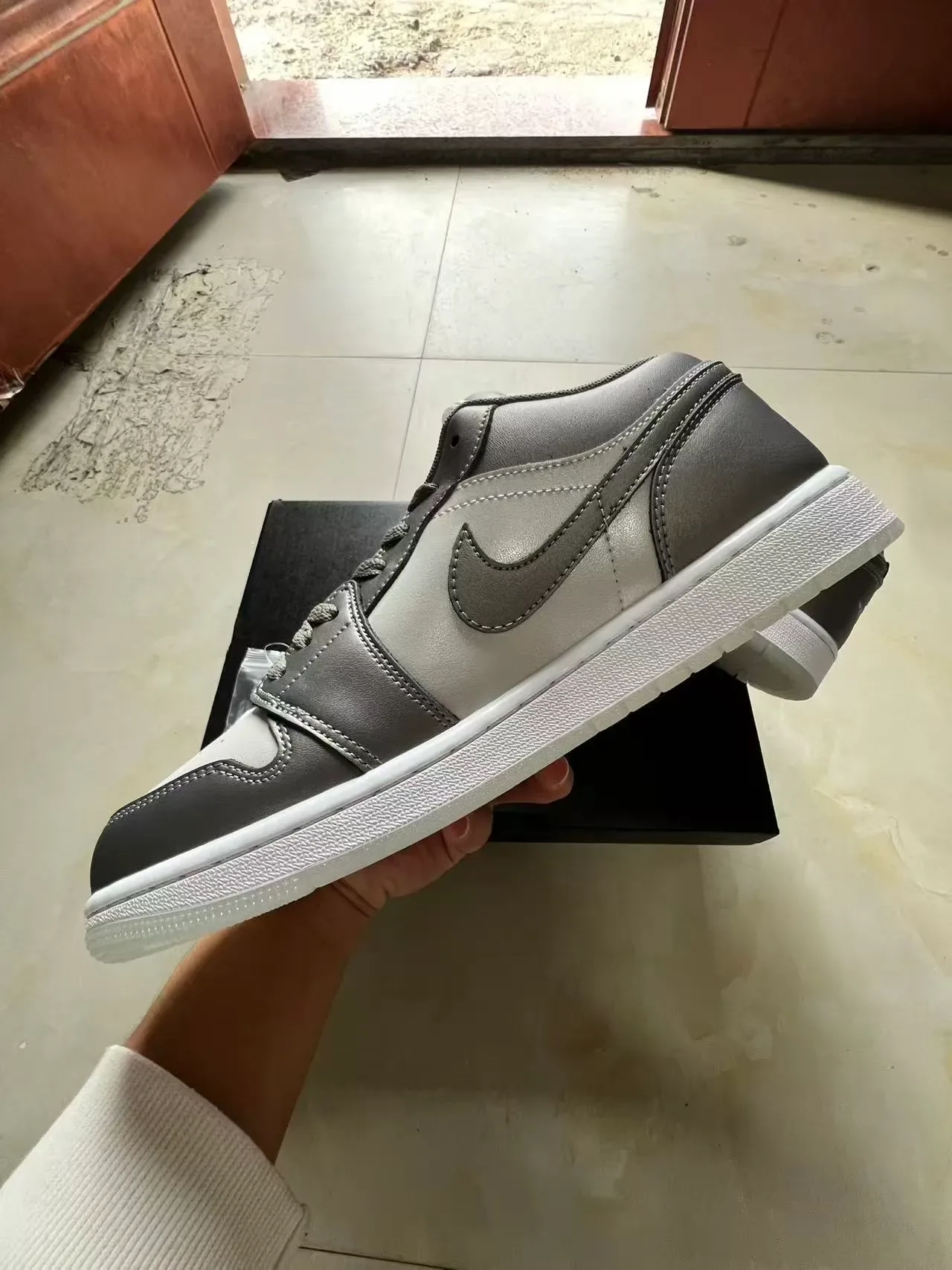Nike Gray White Low-Top Two-Tone Leather Lifestyle Sneakers 5