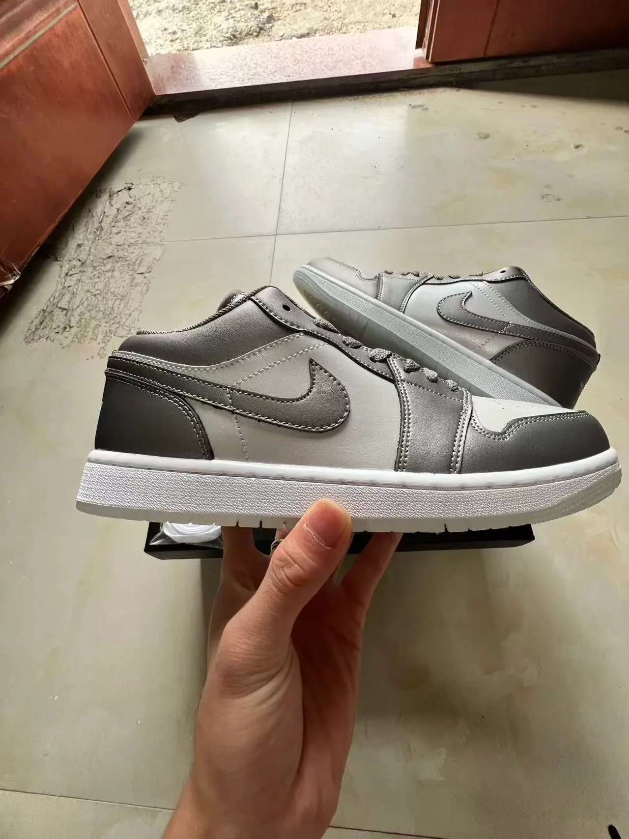 Nike Gray White Low-Top Two-Tone Leather Lifestyle Sneakers 7
