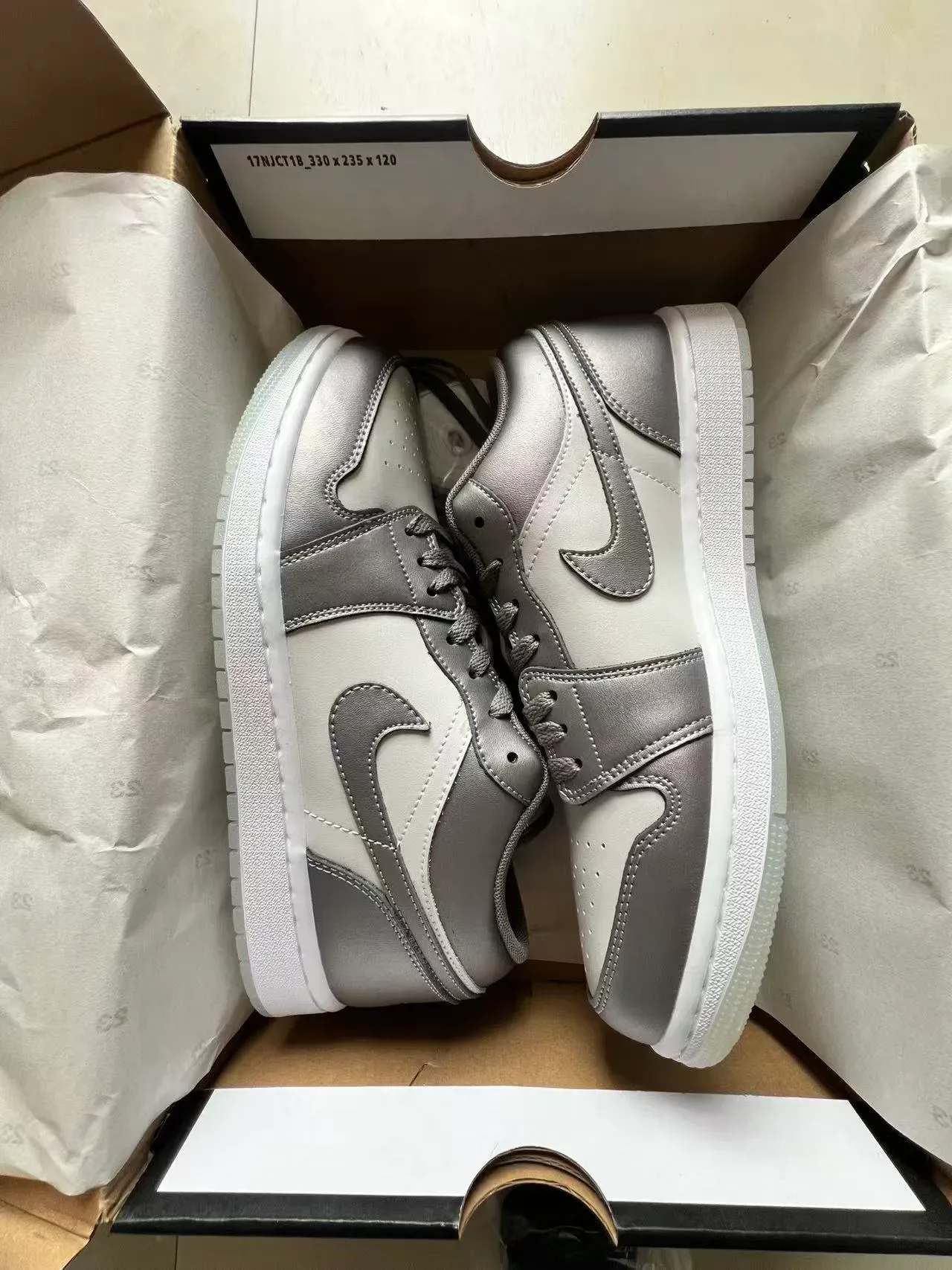 Nike Gray White Low-Top Two-Tone Leather Lifestyle Sneakers 9
