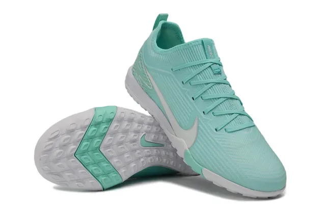 Nike Chaussures de football indoor low-cut avec upper en maille vert et blanc 3