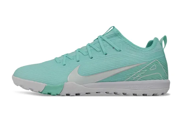 Nike Chaussures de football indoor low-cut avec upper en maille vert et blanc 8
