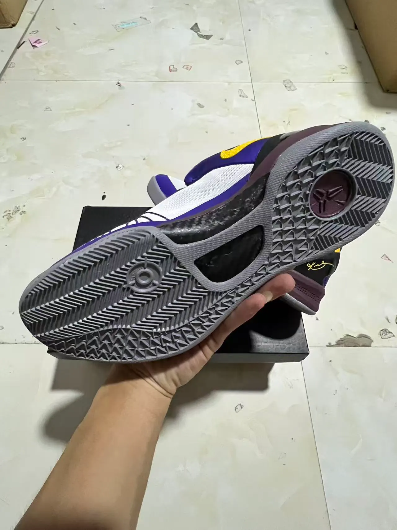 Nike Kobe White Purple Low-Top Silhouette Knit Mesh Upper Basketball Shoes 6