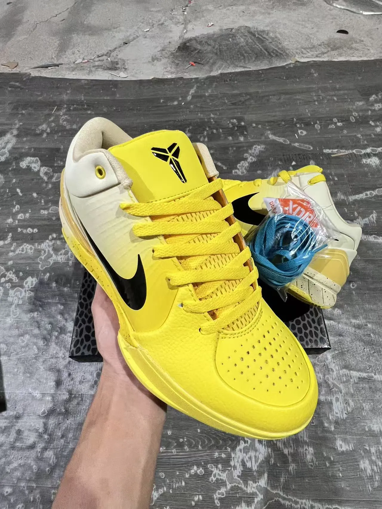 Nike Kobe Yellow Beige High-Top Gradient Basketball Shoes 2