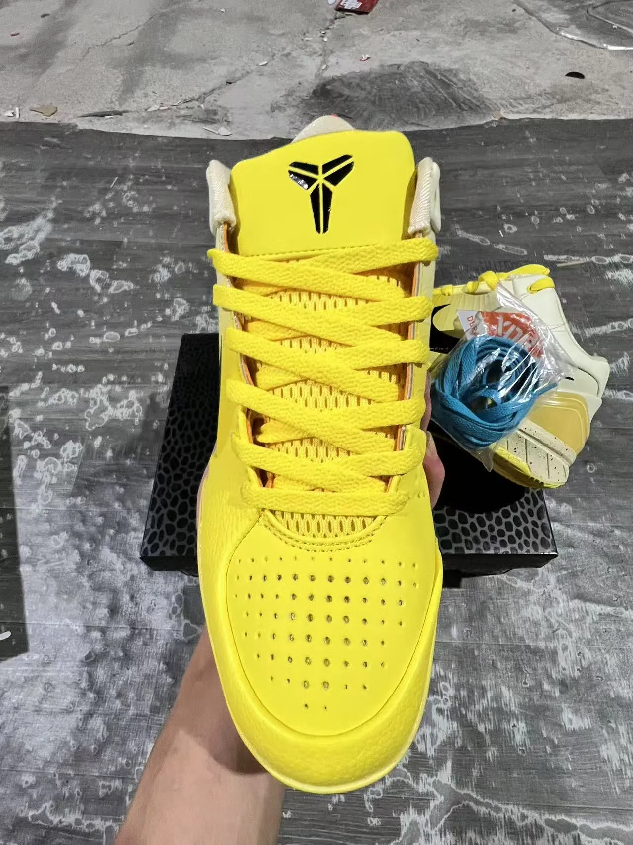 Nike Kobe Yellow Beige High-Top Gradient Basketball Shoes 3