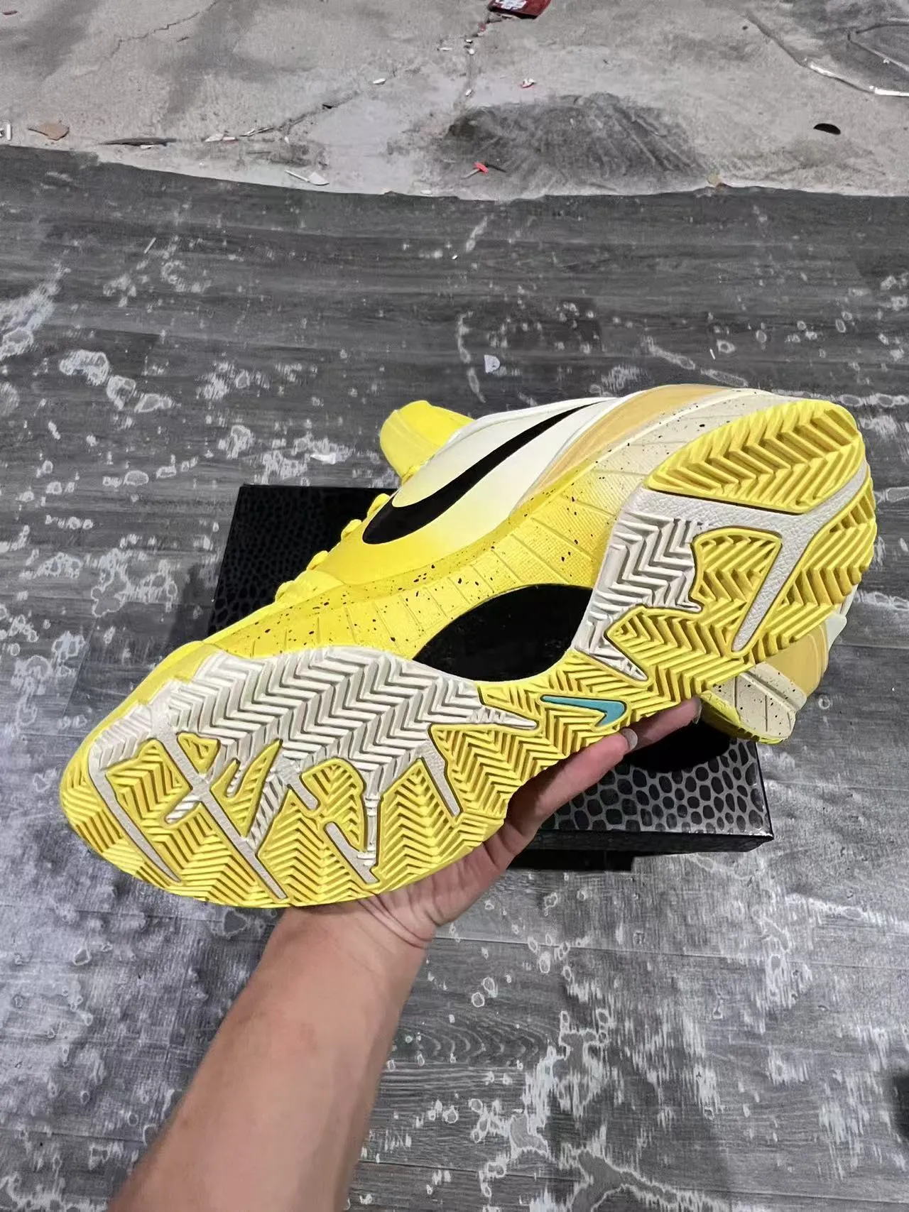 Nike Kobe Yellow Beige High-Top Gradient Basketball Shoes 6