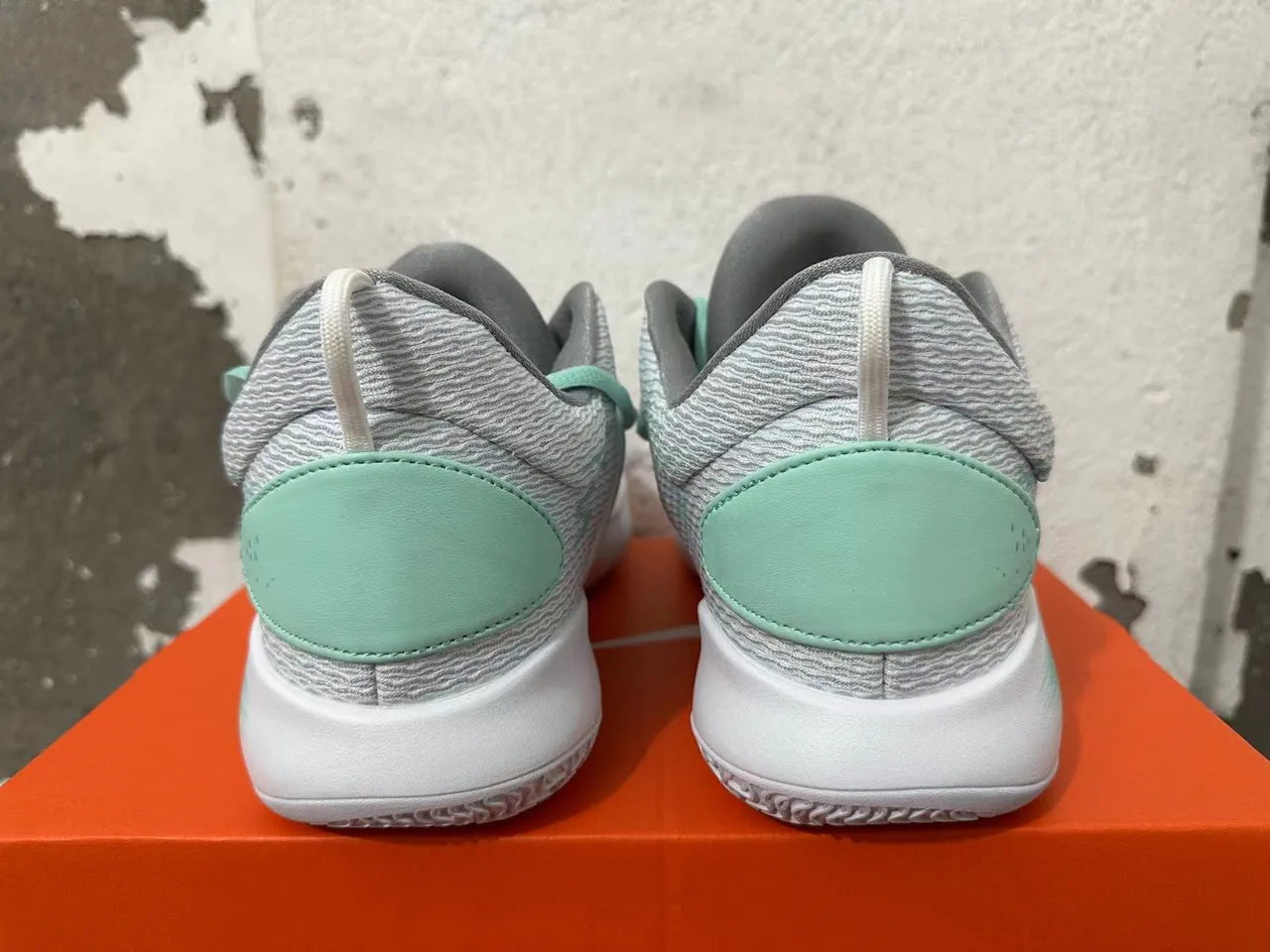 Nike Kyrie White and Mint Green Knit Basketball Shoes 2
