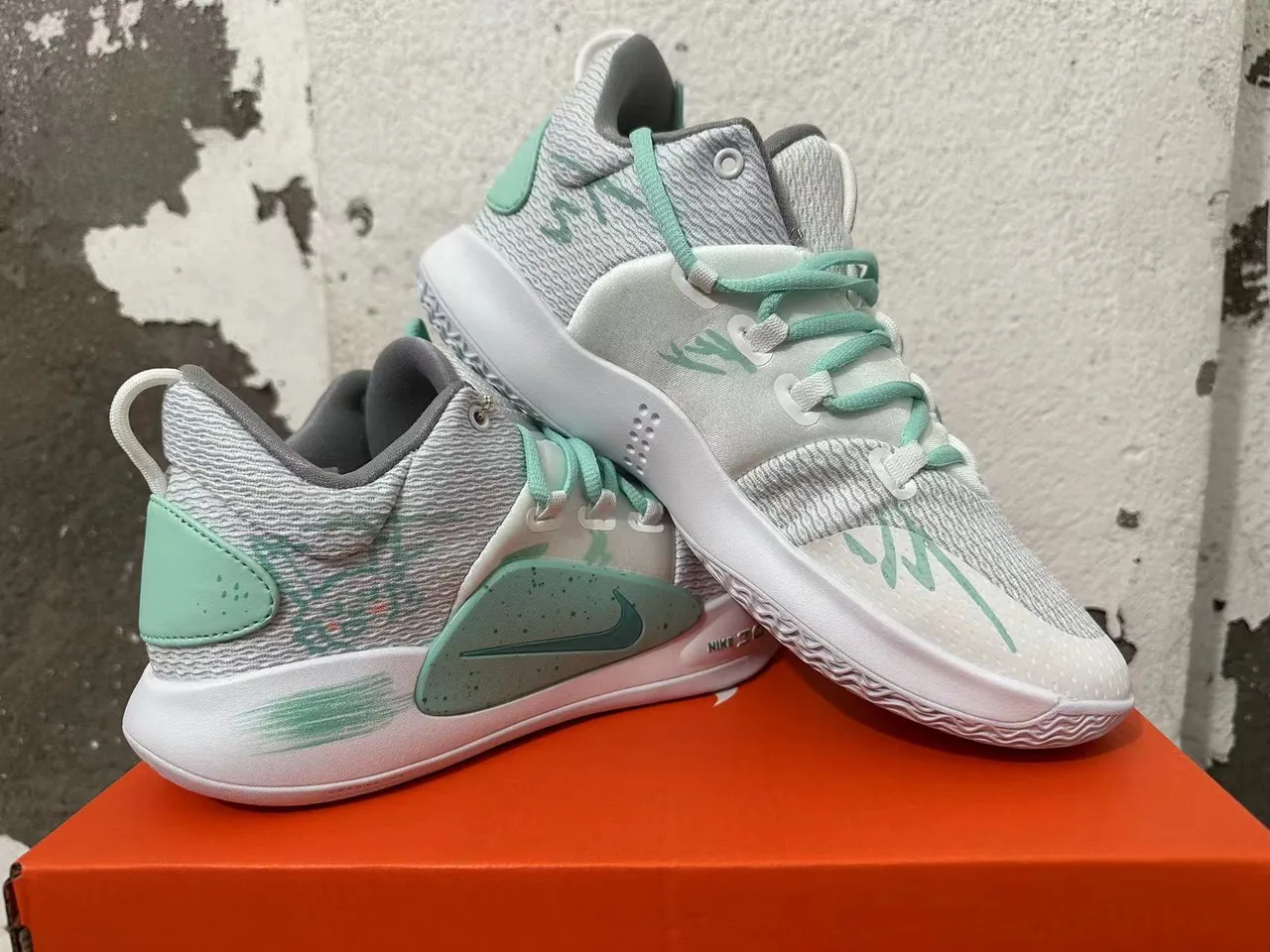 Nike Kyrie White and Mint Green Knit Basketball Shoes 5