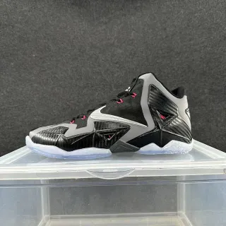 Nike LeBron XI أحذية كرة السلة السوداء الفضية الوردية ألياف الكربون