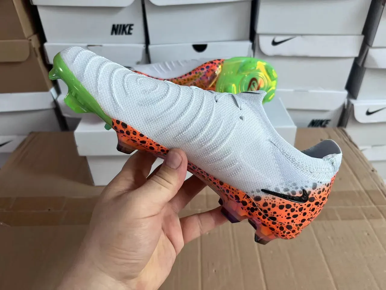 Nike Mercurial Vapor Multicolor Sapatos de futebol de corte baixo com cadarços parte superior texturizada de material sintético para gramado firme 3
