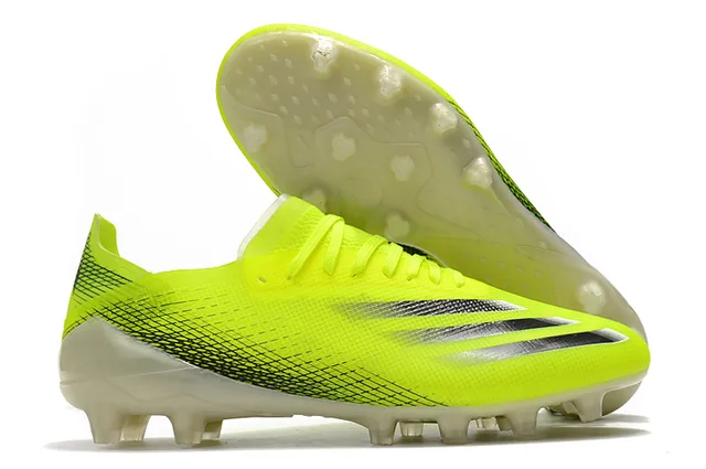 Nike Multicolore Rouge Chaussures de football à coupe basse avec upper synthétique pour terrain ferme 7