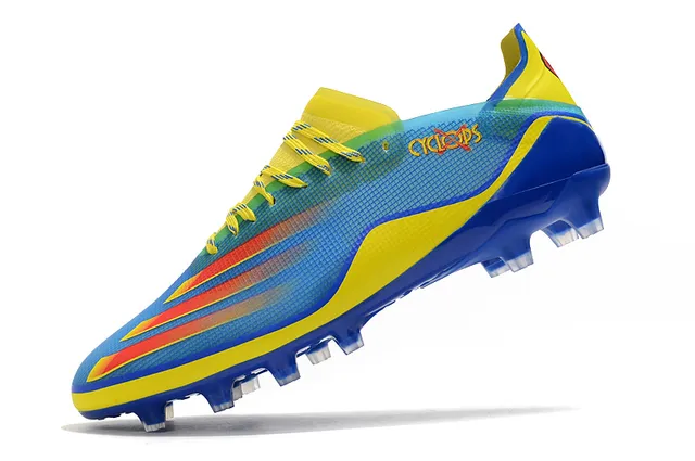 Nike Multicolore Rouge Chaussures de football à coupe basse avec upper synthétique pour terrain ferme 13