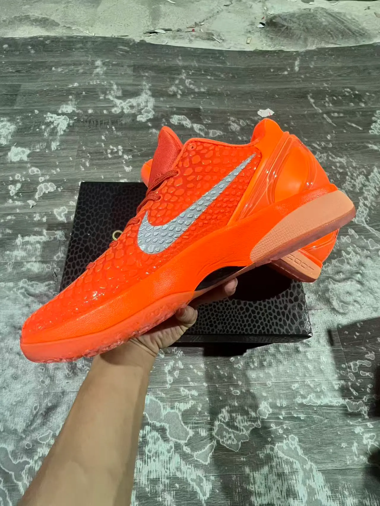 Nike Orange Silver Textured Scale-Pattern Upper Integrated Midfoot Strap Basketball Shoes 10