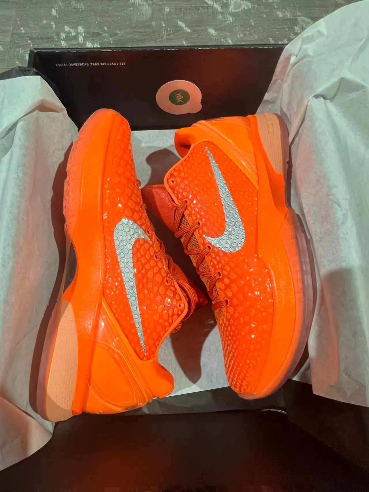 Nike Orange Silver Textured Scale-Pattern Upper Integrated Midfoot Strap Basketball Shoes 5