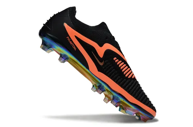 Nike Phantom GT Noir Orange Upper en Maille Semelle Holographique Terrain Ferme Chaussures de Football 2