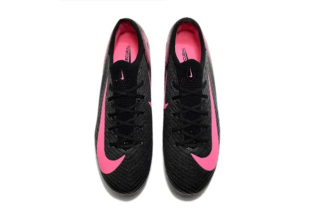 Nike Phantom GT Zapatos de fútbol turf con empeine de punto negro y rosa y cuello bajo 2