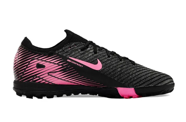 Nike Phantom GT Zapatos de fútbol turf con empeine de punto negro y rosa y cuello bajo 7
