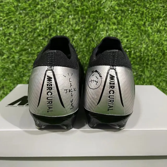 Nike Phantom GT Black Silver Low-Cut Knit Upper Gradient Midfoot Panel Firm-Ground Soccer Shoes 5
