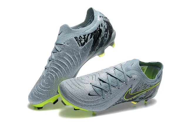 Nike Phantom GT Gris Vert Partie supérieure tricotée Lacets asymétriques Terrain ferme Chaussures de football 3