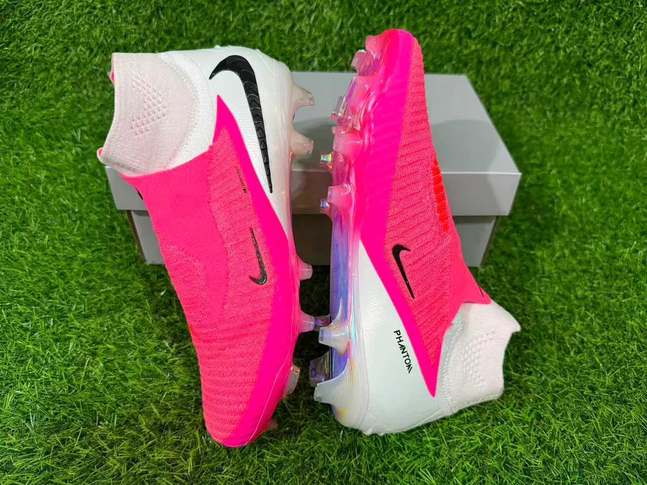 Nike Phantom GT Pink White Sock-Fit Knit Upper Iridescent Heel Counter Firm-Ground Soccer Shoes 2