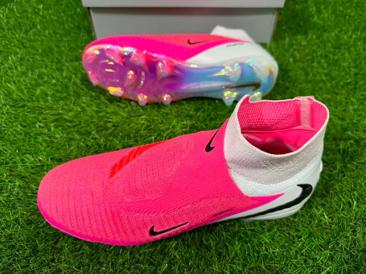 Nike Phantom GT Pink White Sock-Fit Knit Upper Iridescent Heel Counter Firm-Ground Soccer Shoes 3