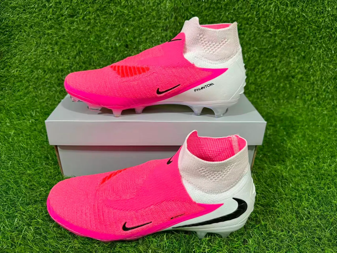 Nike Phantom GT Pink White Sock-Fit Knit Upper Iridescent Heel Counter Firm-Ground Soccer Shoes 4