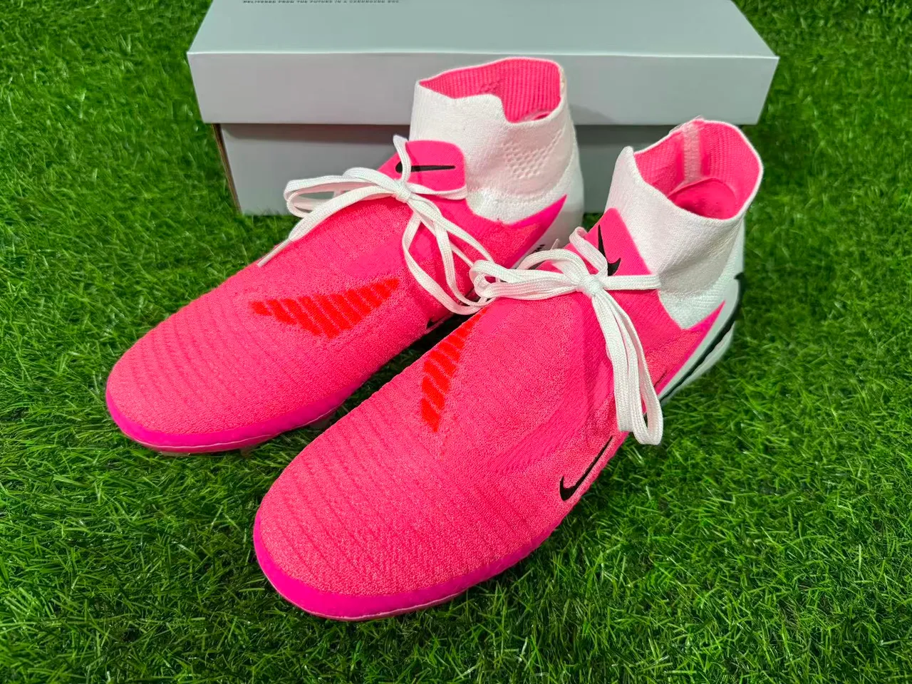 Nike Phantom GT Pink White Sock-Fit Knit Upper Iridescent Heel Counter Firm-Ground Soccer Shoes 11