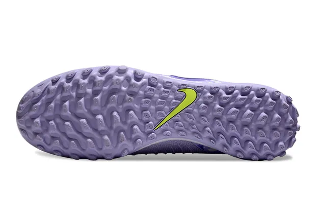 Nike Phantom GT Sapatos de futebol para grama com upper de knit engineered sistema de cadarço assimétrico em roxo e verde 6