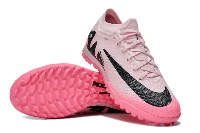 Nike Sapatos de futebol Turf Flyknit Knit Upper rosa e preto com Swoosh e gráfico lateral 2