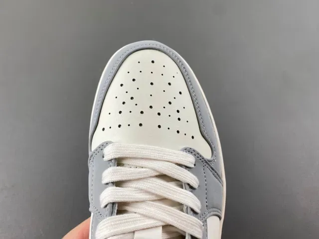 Nike Chaussures Lifestyle Rose Gris avec Studded Swoosh Motif et talon Crocodile-Embossed 5