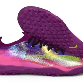 Nike Zapatillas de fútbol turf con upper morado rosa iridiscente holográfico y suela monocromática
