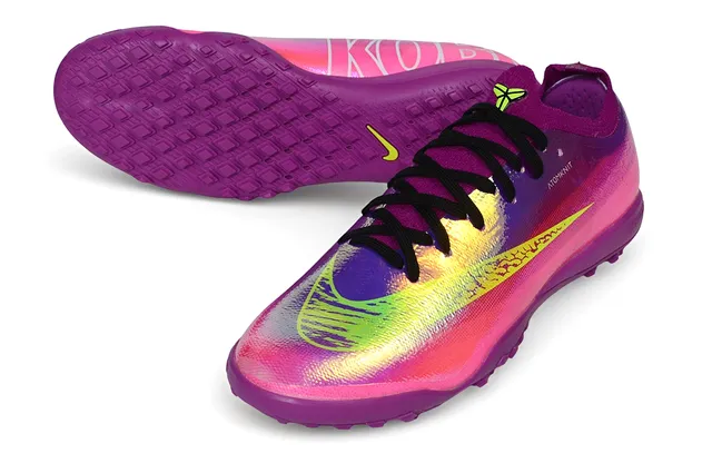 Nike Tênis de futebol turf com upper roxo rosa iridescente holográfico e sola monocromática 4