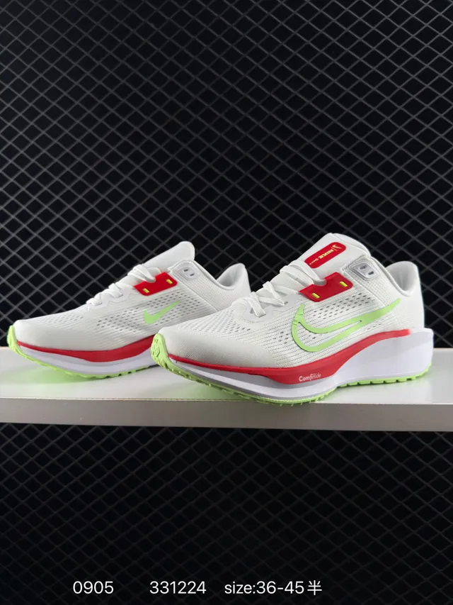 Nike Quest 6 Zapatos de correr blancos y verdes con malla superior transpirable correa en la mediafoot con superposición 3