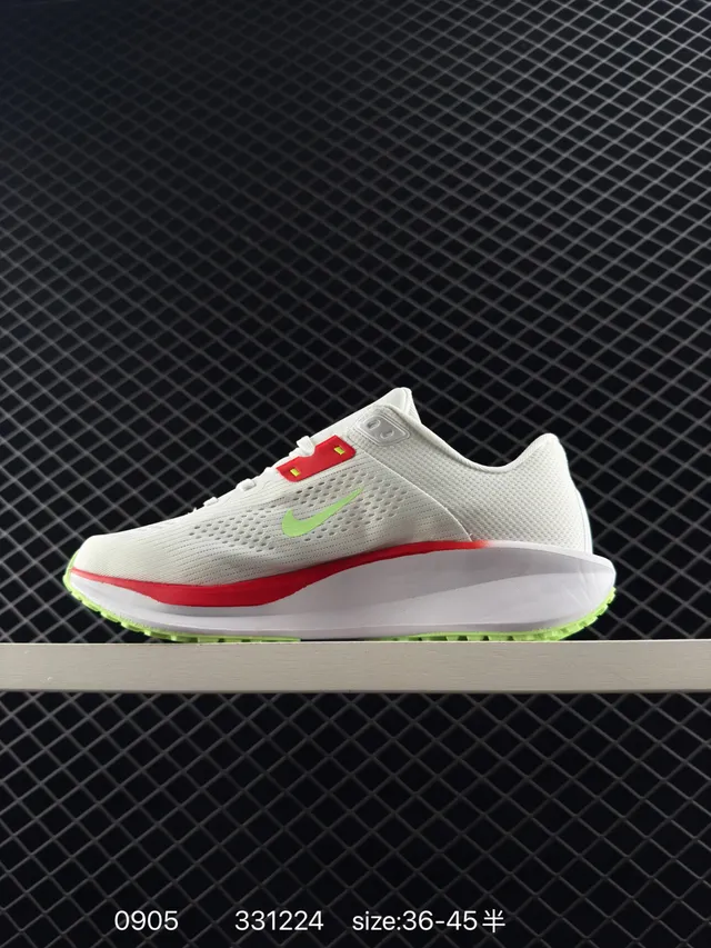 Nike Quest 6 Zapatos de correr blancos y verdes con malla superior transpirable correa en la mediafoot con superposición 6