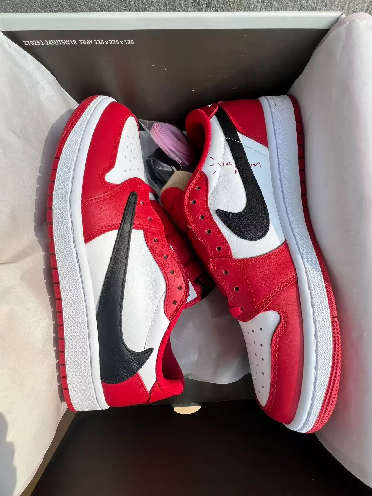 Nike Sneakers Lifestyle Rouge Noir Low Top Cuir 10