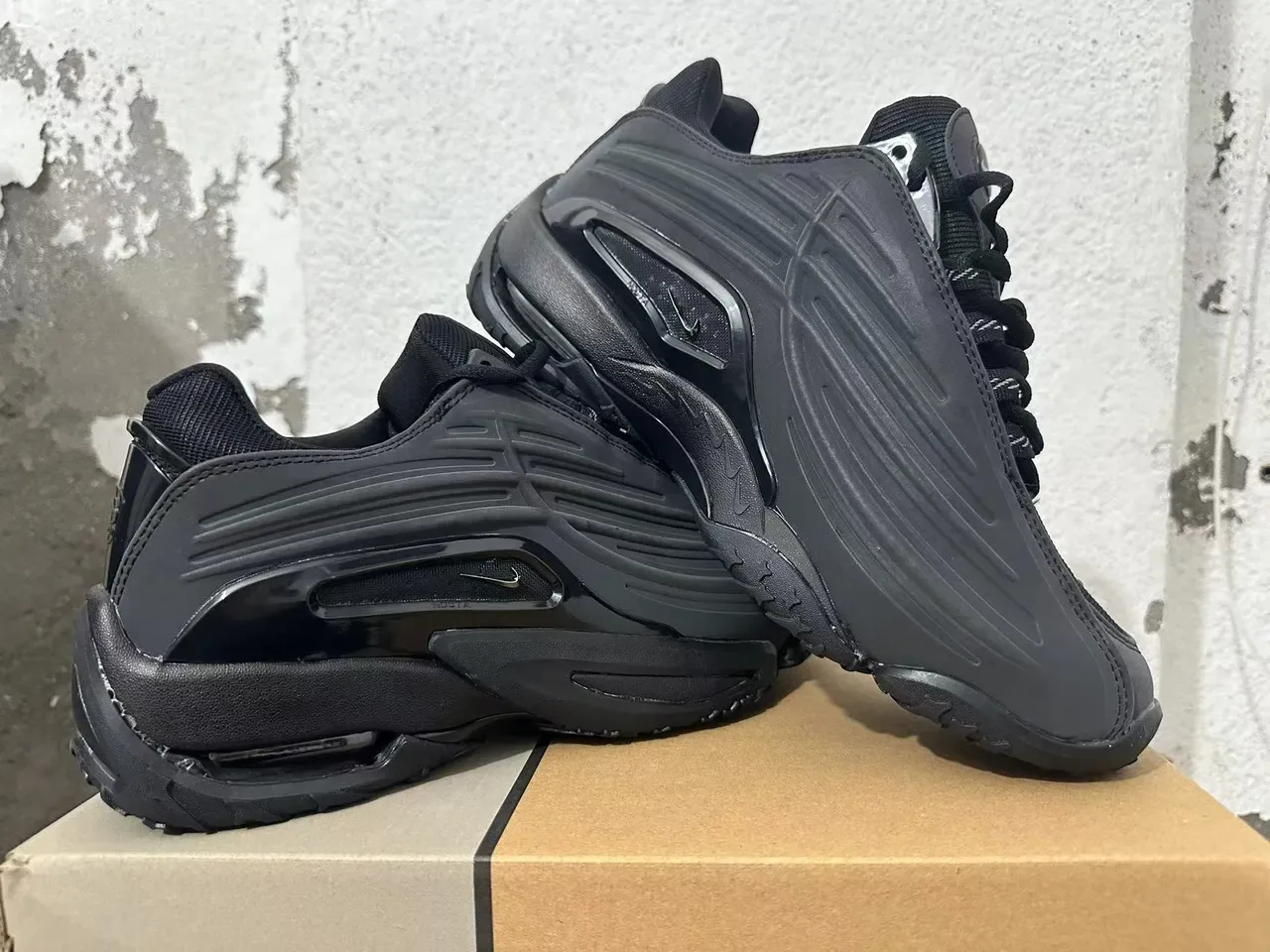 Nike Shox Monochromatic Black Lifestyle Sneakers 5
