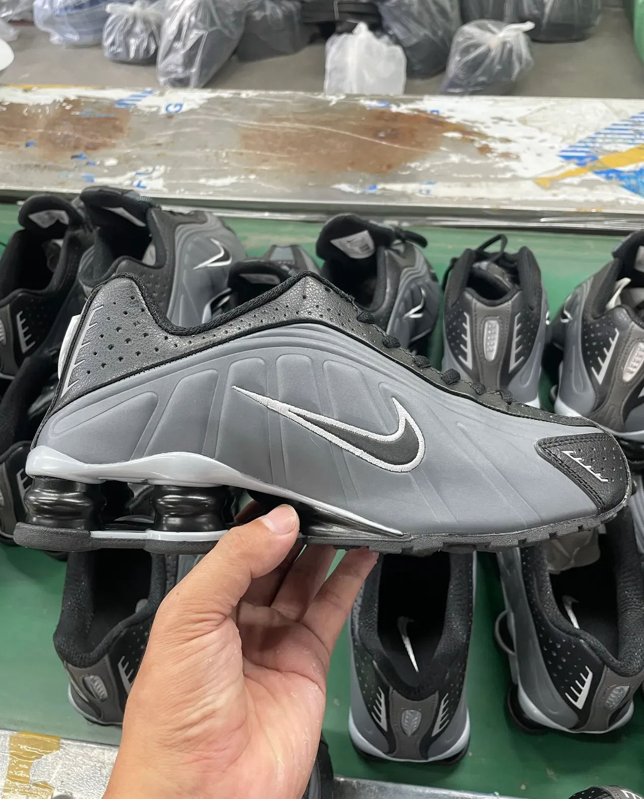Nike Shox R4 Black Gray Lifestyle Sneakers 2