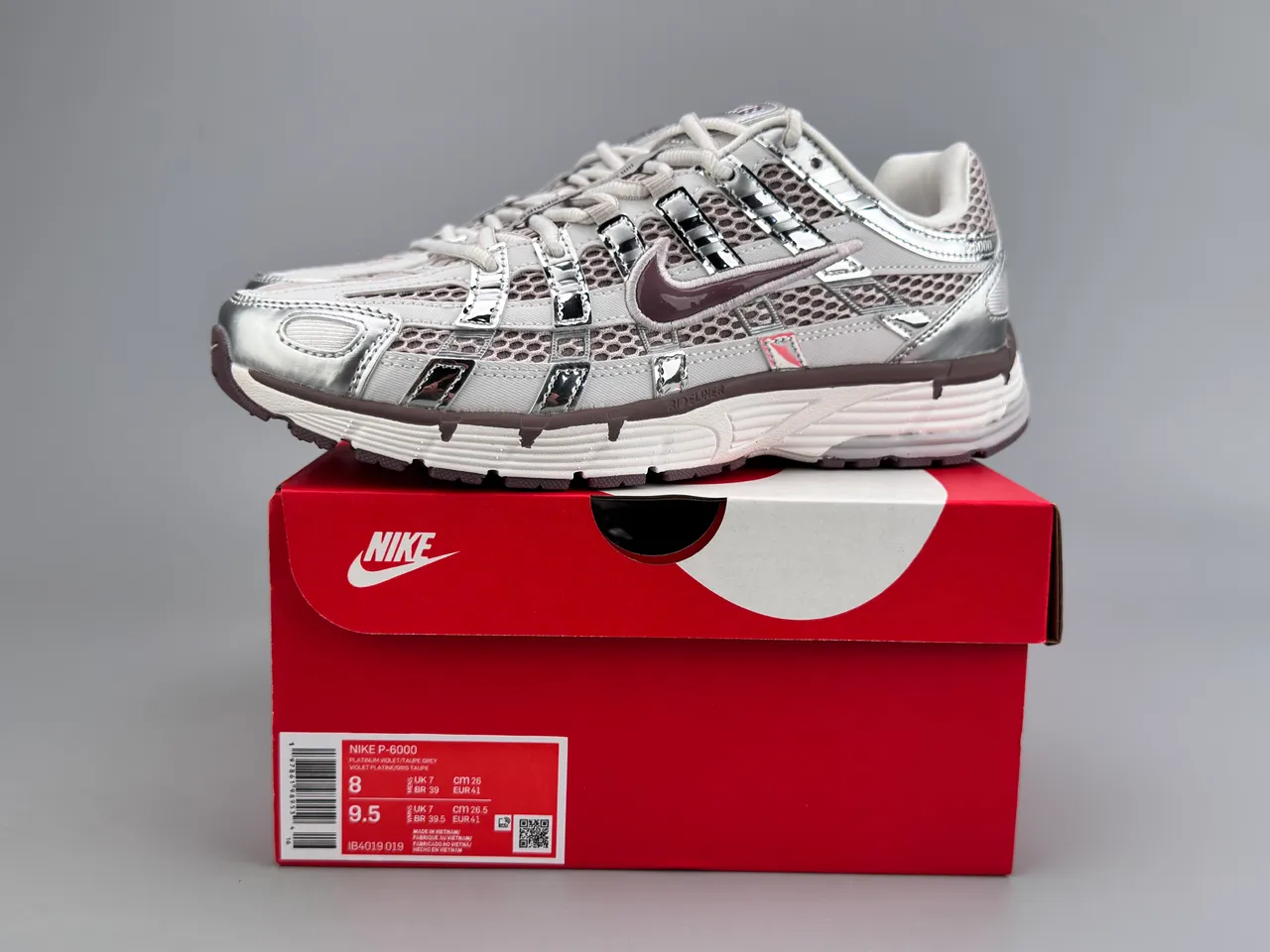 Nike Silver Burgundy Mesh And Synthetic Overlay Construction Metallic Accents Lifestyle Sneakers 4