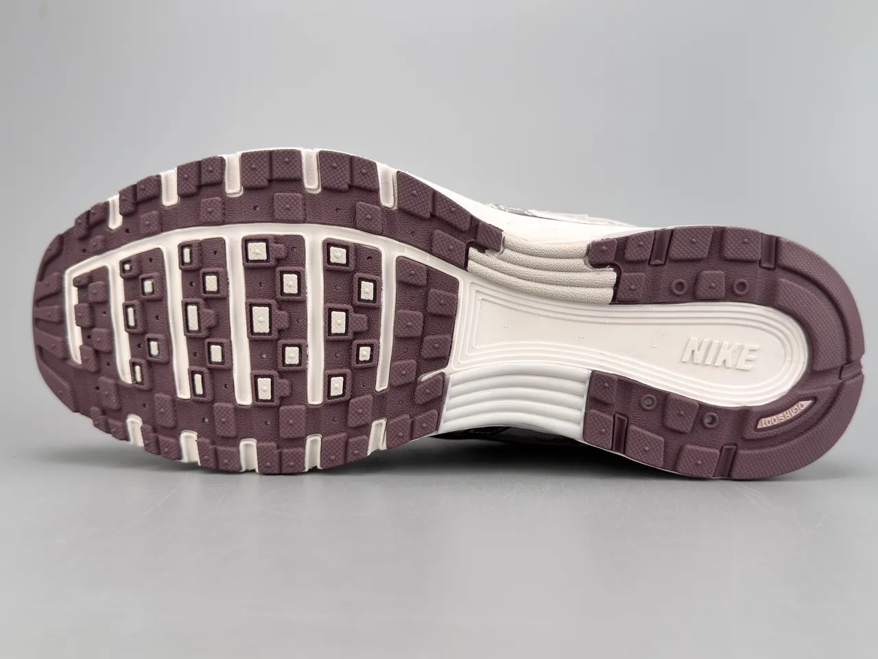 Nike Silver Burgundy Mesh And Synthetic Overlay Construction Metallic Accents Lifestyle Sneakers 8