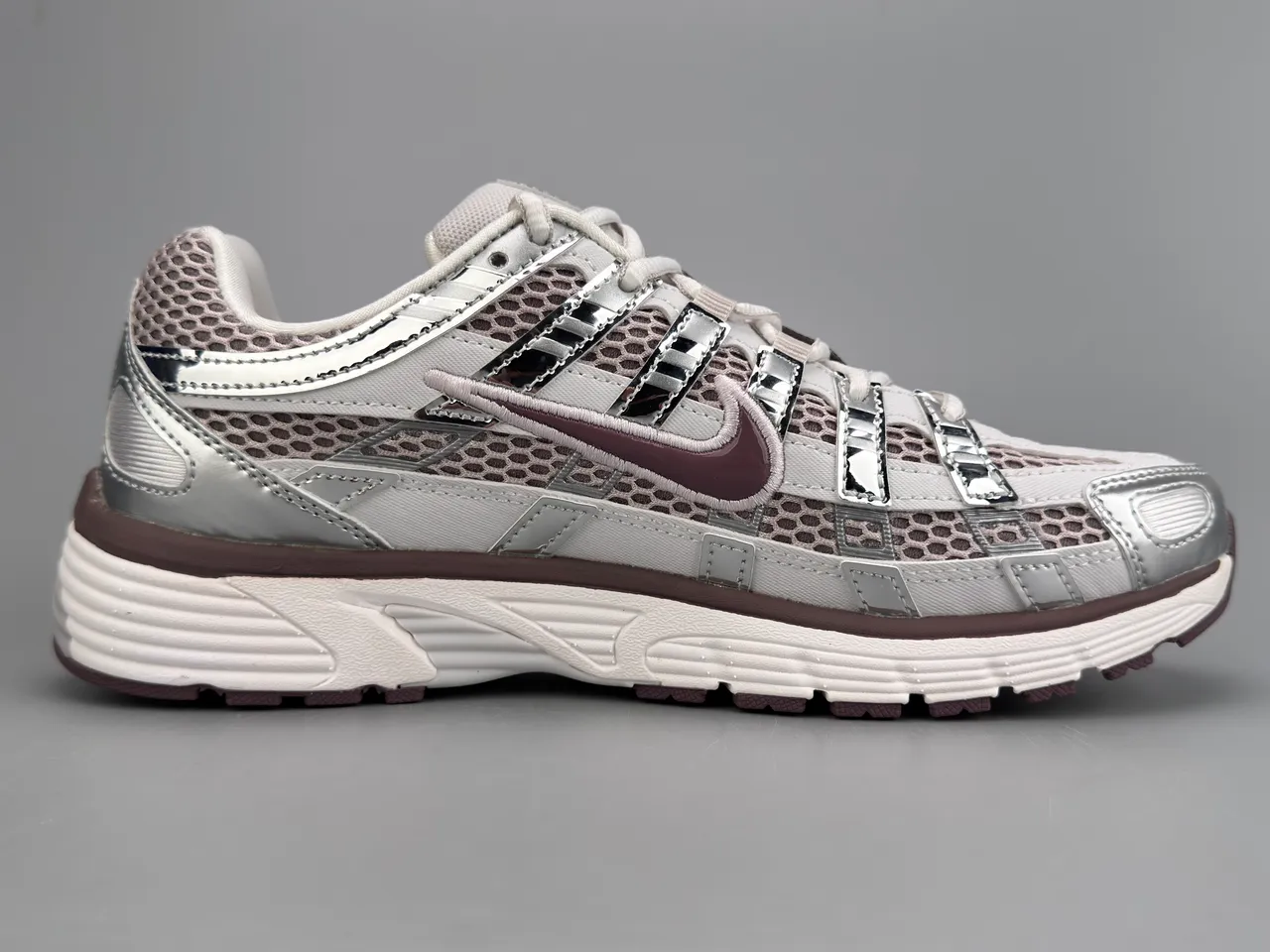 Nike Silver Burgundy Mesh And Synthetic Overlay Construction Metallic Accents Lifestyle Sneakers 10