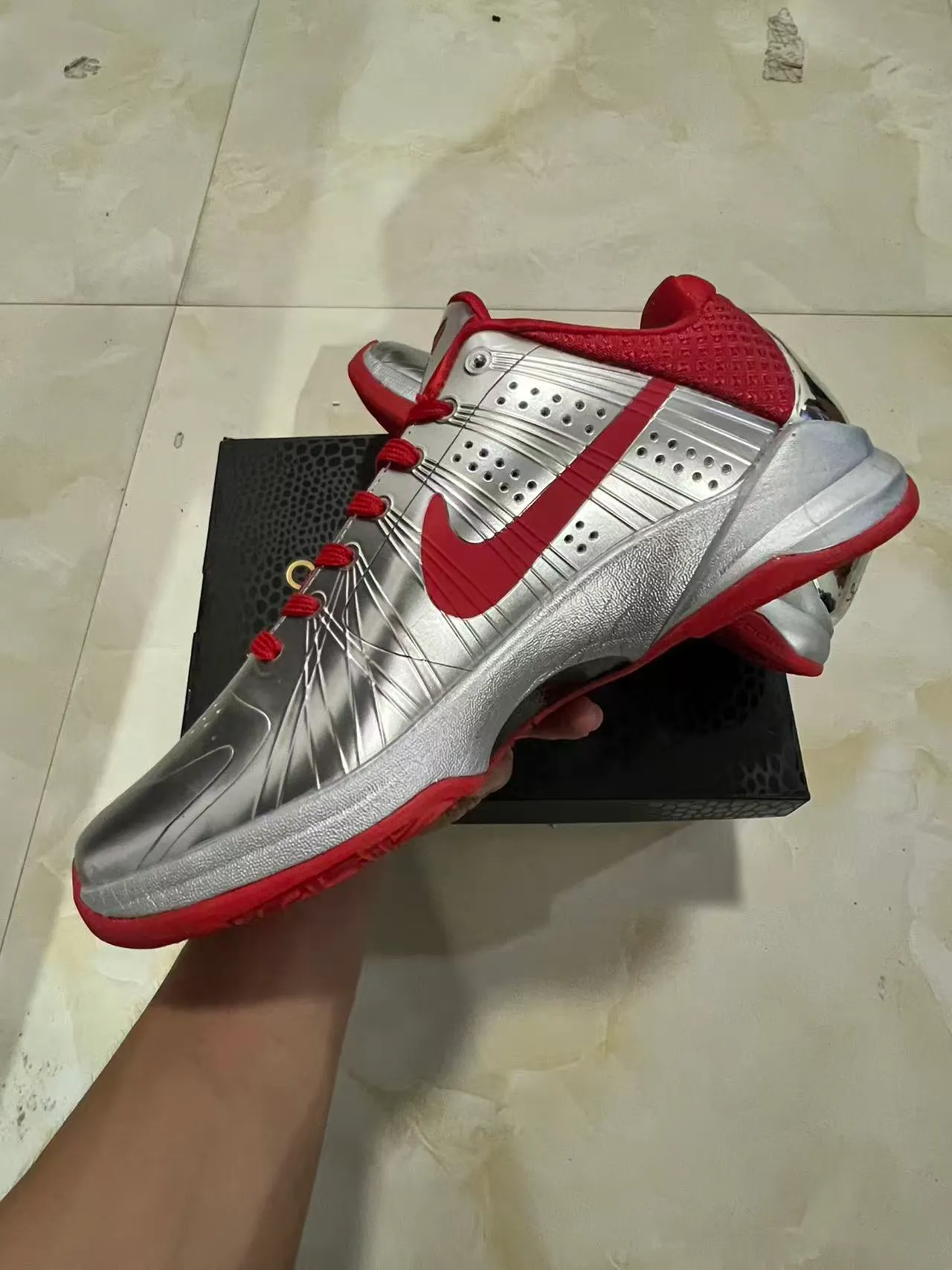 Nike Silver Red Metallic Synthetic Upper Radiating Laser-Cut Texture Basketball Shoes 5