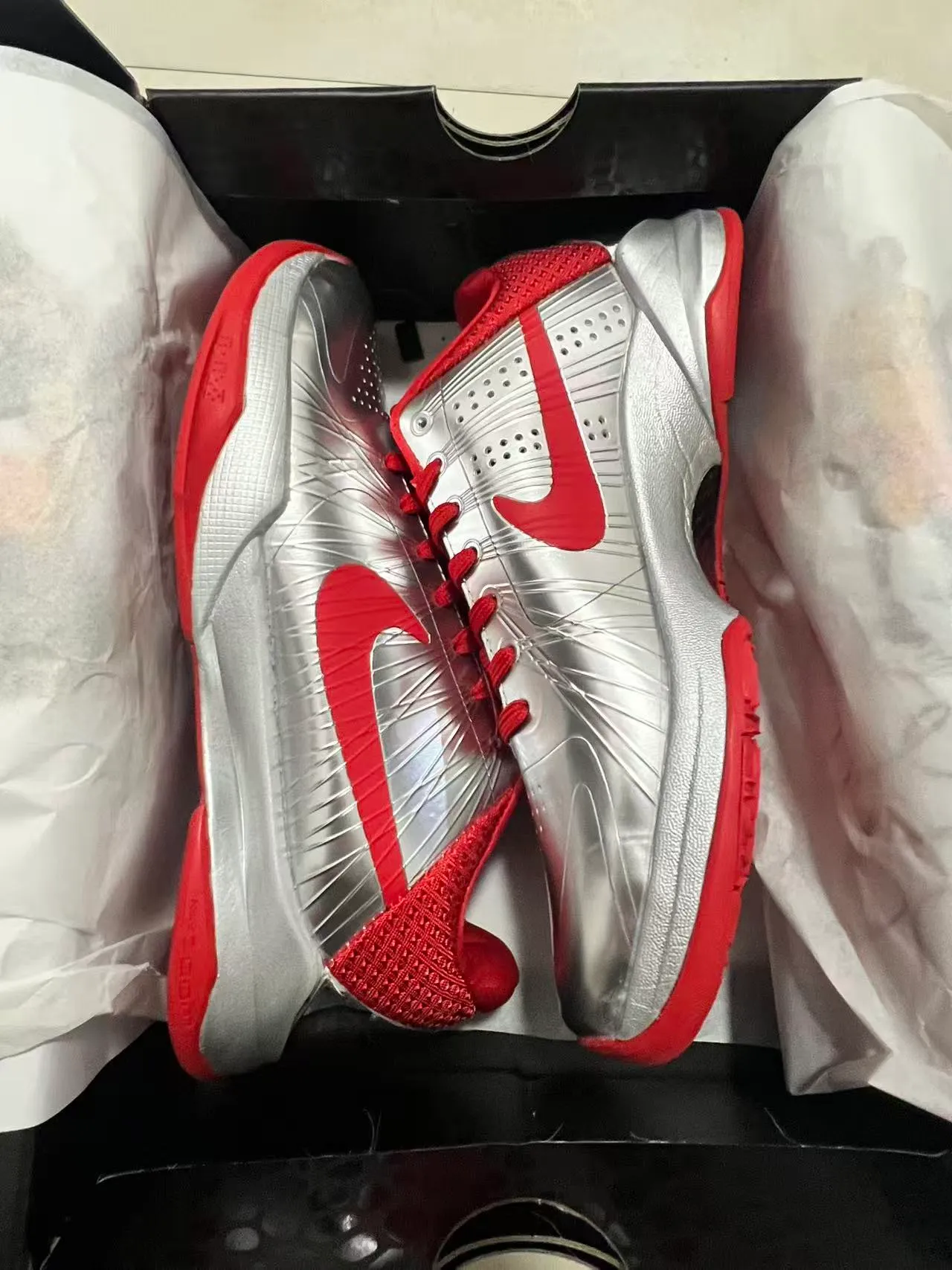 Nike Silver Red Metallic Synthetic Upper Radiating Laser-Cut Texture Basketball Shoes 9