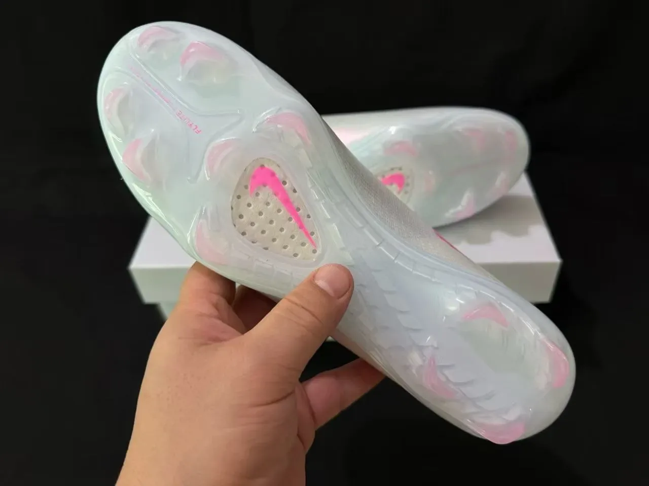 Nike Chaussures de football Blancs Roses Translucides Firm-Ground 5
