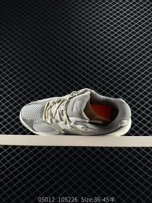 Nike V5 RNR Silver Black Retro-Inspired Mesh-and-Synthetic Upper Lifestyle Sneakers 4
