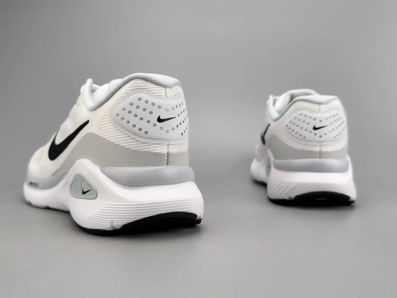 Nike White Black Engineered Mesh Upper Sculpted ReactX Midsole Running Shoes 2