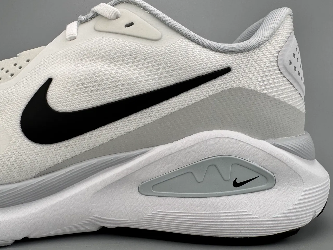 Nike White Black Engineered Mesh Upper Sculpted ReactX Midsole Running Shoes 3