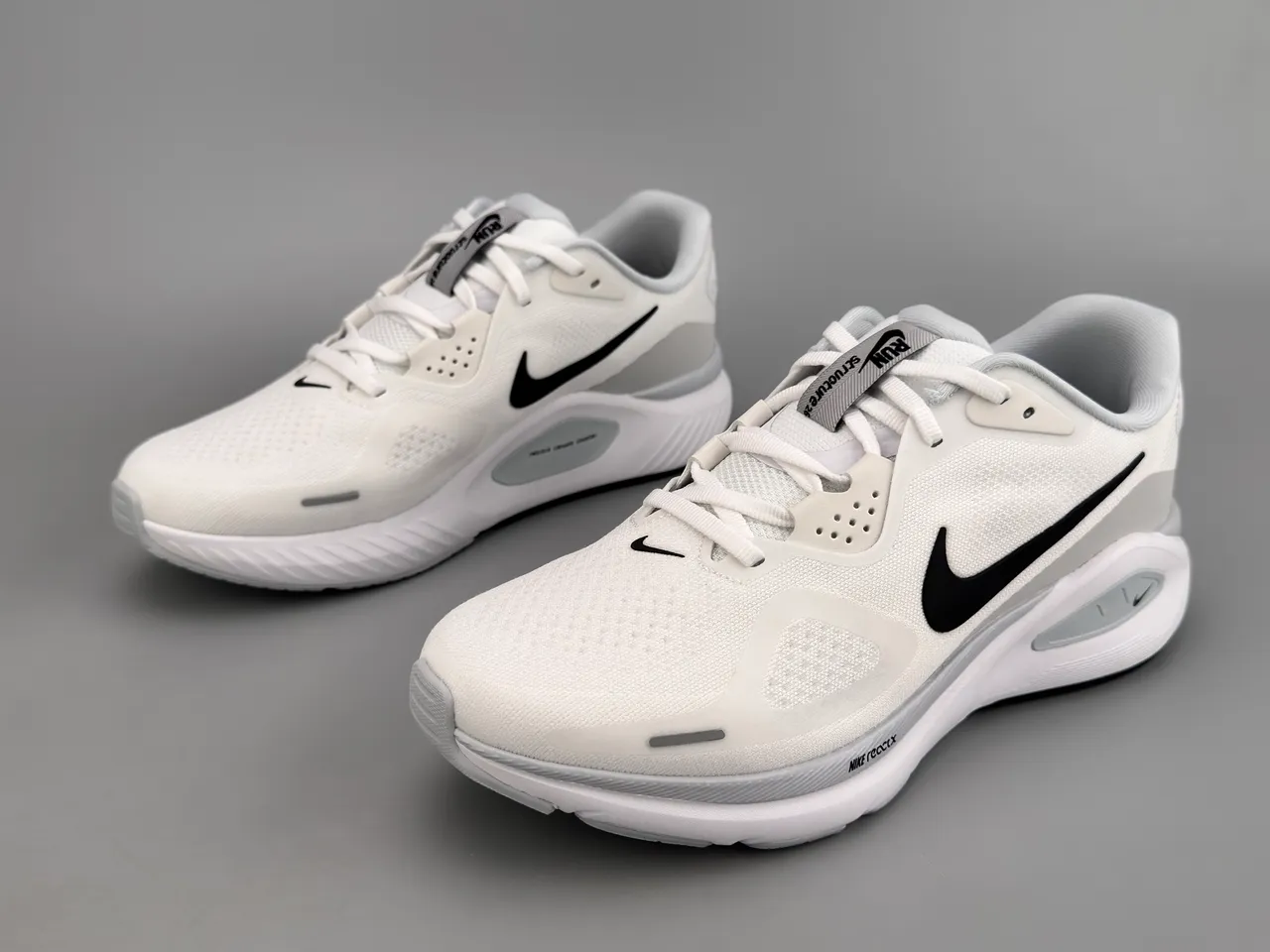 Nike White Black Engineered Mesh Upper Sculpted ReactX Midsole Running Shoes 7